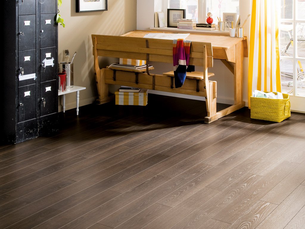 Ламинат Haro Tritty 100 Gran Via 4V дуб дымчатый агатовый 526706 фото в интерьере Ламинат Haro Tritty 100 Gran Via 4V дуб дымчатый агатовый 526706 фото в интерьере